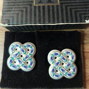 Avon Vintage 1992 - Porcelain Celtic Eternity Love Knot Earrings (ClipOn)
